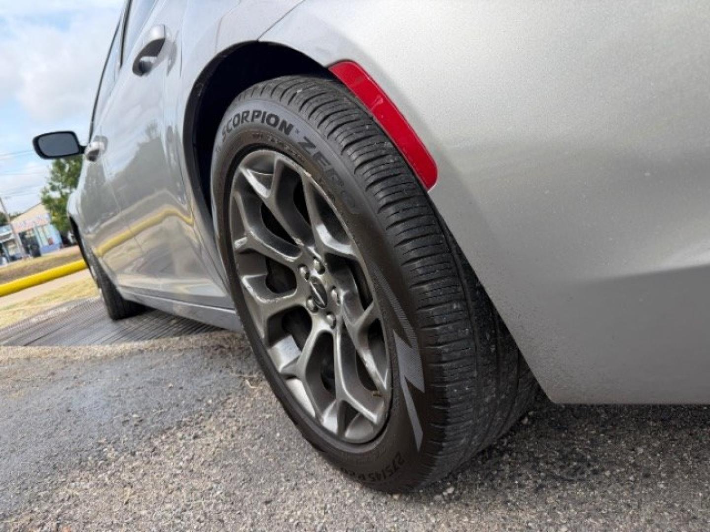 2018 SILVER Chrysler 300 300S (2C3CCABG8JH) , located at 2715 W Pioneer Pkwy, Arlington, TX, 76013, (817) 265-9009, 32.710262, -97.153236- Photo#8