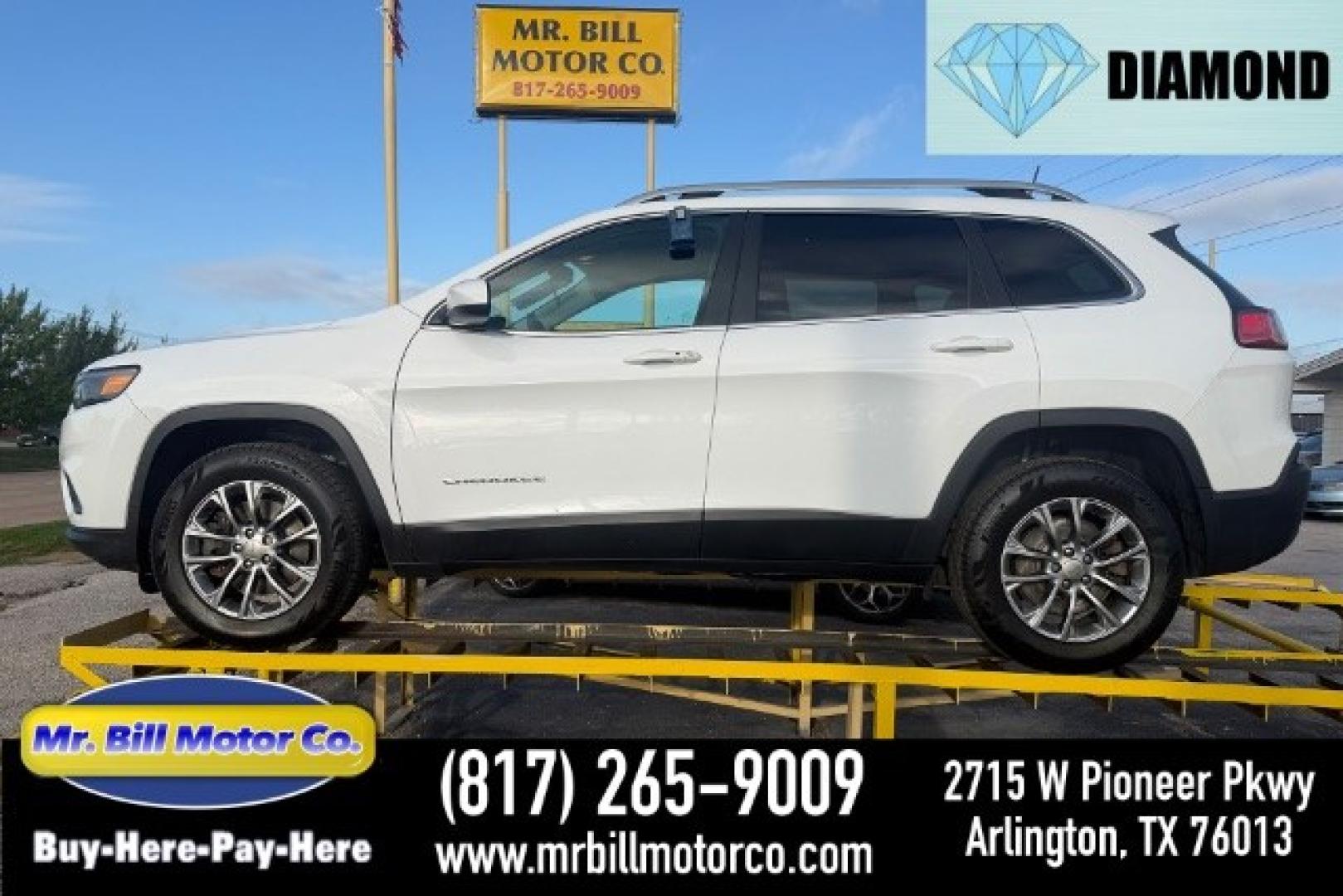 2019 WHITE Jeep Cherokee Latitude Plus 4x4 (1C4PJMLB4KD) , located at 2715 W Pioneer Pkwy, Arlington, TX, 76013, (817) 265-9009, 32.710262, -97.153236- Photo#0