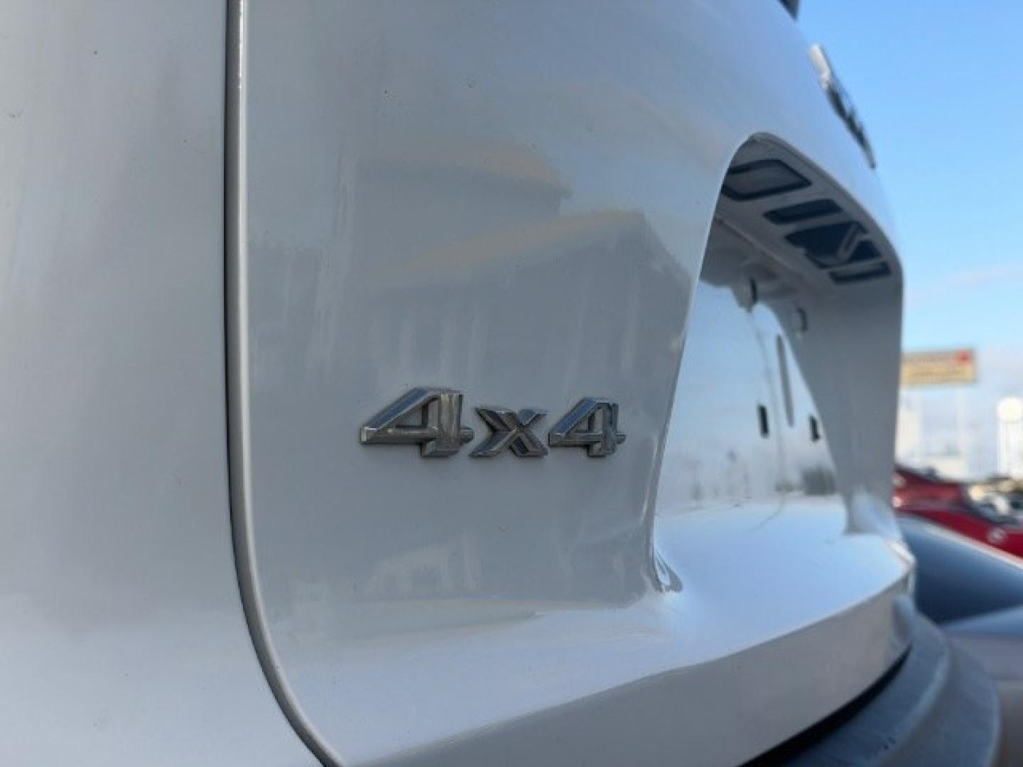 2019 WHITE Jeep Cherokee Latitude Plus 4x4 (1C4PJMLB4KD) , located at 2715 W Pioneer Pkwy, Arlington, TX, 76013, (817) 265-9009, 32.710262, -97.153236- Photo#10