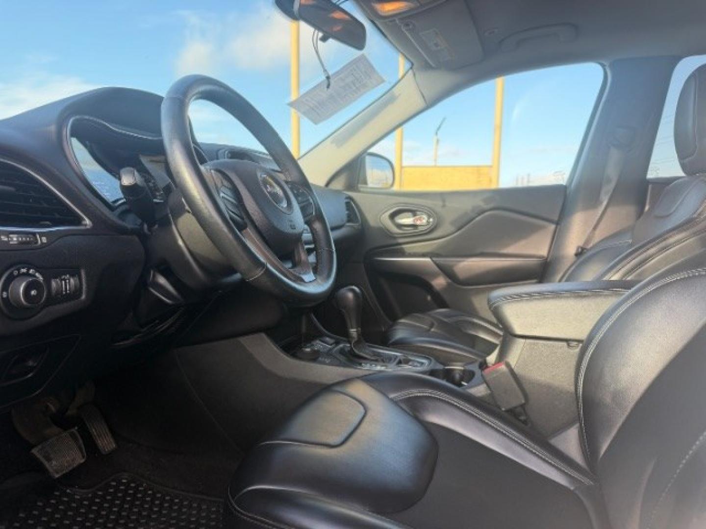 2019 WHITE Jeep Cherokee Latitude Plus 4x4 (1C4PJMLB4KD) , located at 2715 W Pioneer Pkwy, Arlington, TX, 76013, (817) 265-9009, 32.710262, -97.153236- Photo#16