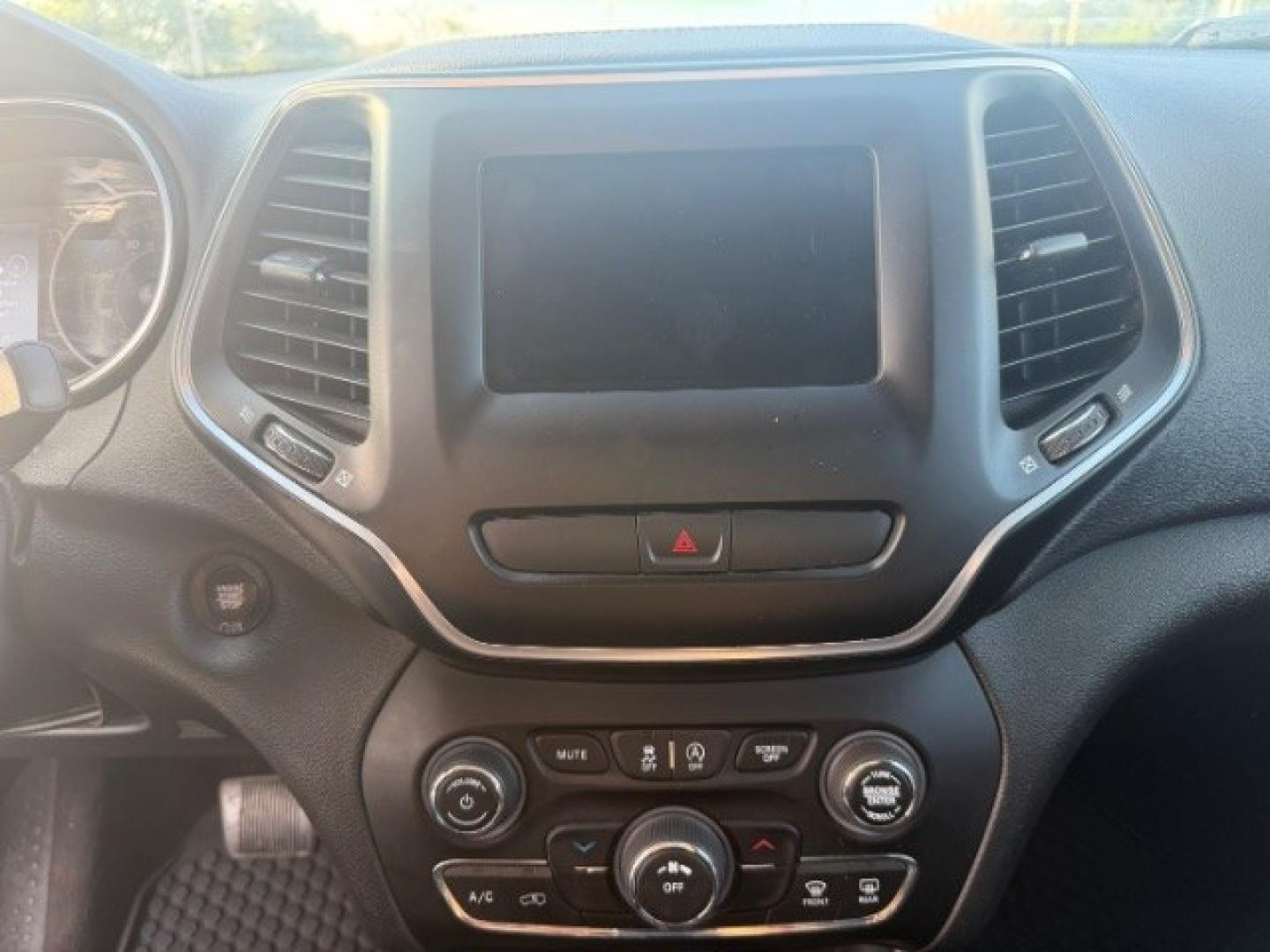 2019 WHITE Jeep Cherokee Latitude Plus 4x4 (1C4PJMLB4KD) , located at 2715 W Pioneer Pkwy, Arlington, TX, 76013, (817) 265-9009, 32.710262, -97.153236- Photo#18