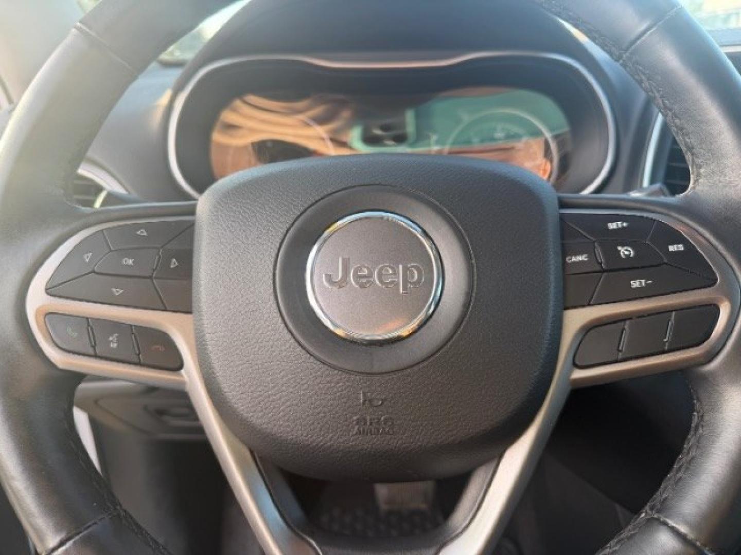 2019 WHITE Jeep Cherokee Latitude Plus 4x4 (1C4PJMLB4KD) , located at 2715 W Pioneer Pkwy, Arlington, TX, 76013, (817) 265-9009, 32.710262, -97.153236- Photo#19
